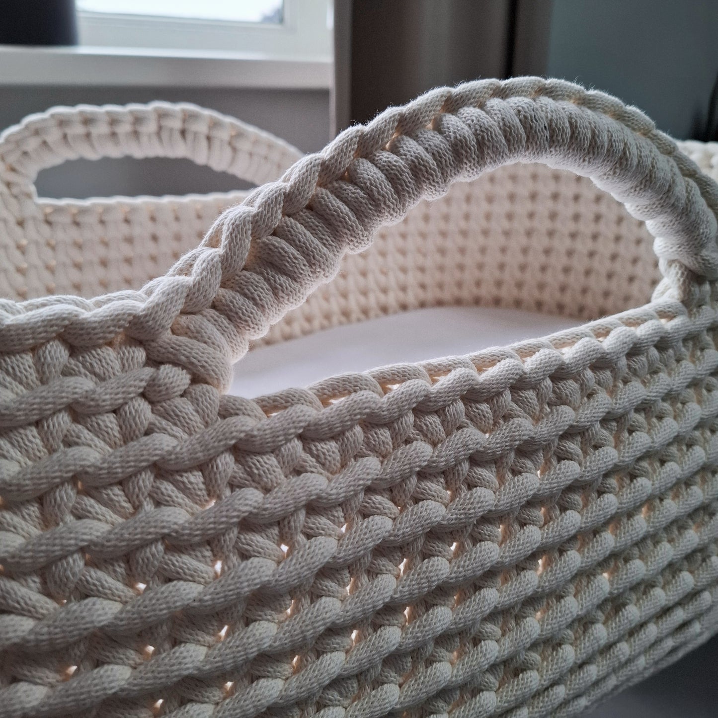 Mozesmandje wieg [Beige] | Handgehaakt | Incl Matras, Molton en Hoezen | Standaard apart